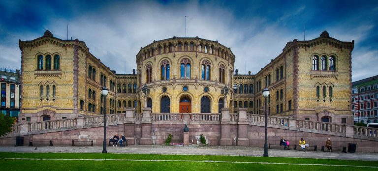 Politikere i utakt med folket?