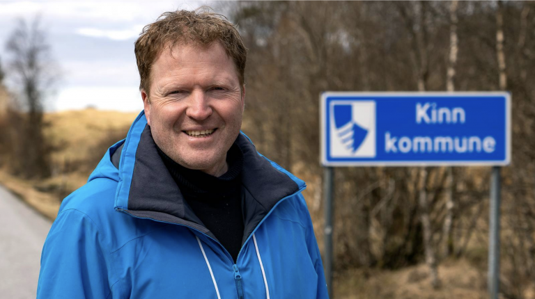 Sigbjørn Gjelsvik kommunalminister